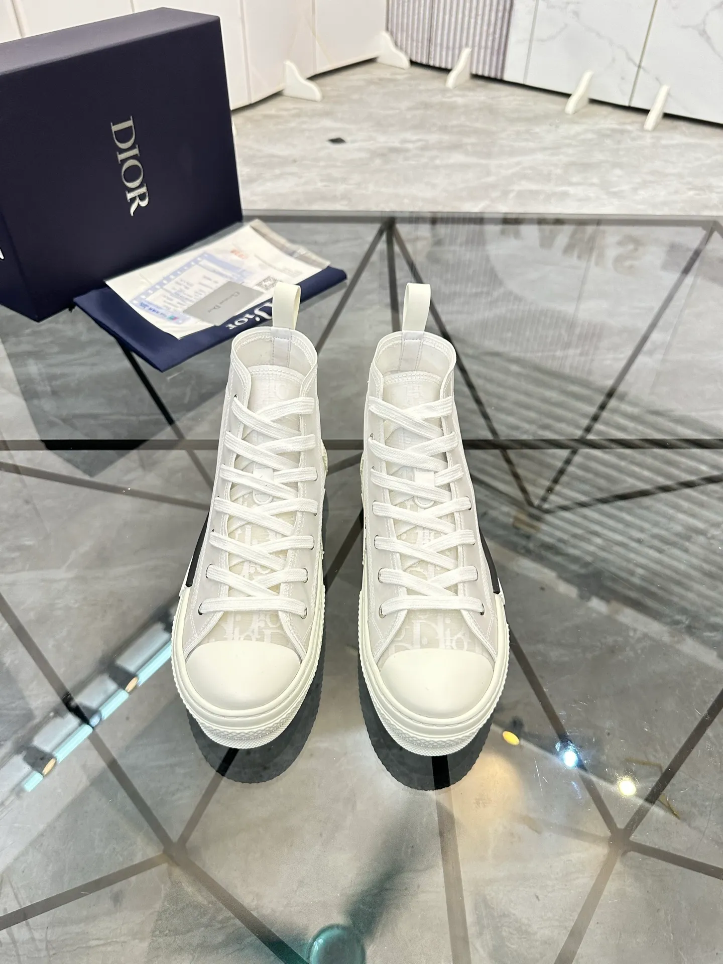 Selling men's shoes 💰: 💰P440¥ Product trademark: Dio* "Dior*" high-top casual shoes Regular size: 36-45 (can be customized to 46) Couple style B23 Product materials: Upper imported original fabric, breathable lining, original outsole. No.: 007